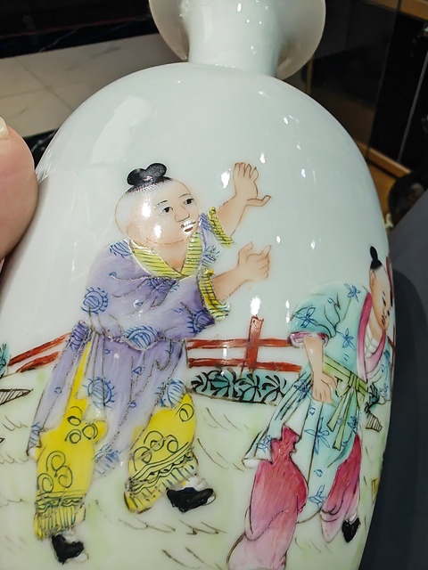 古玩陶瓷粉彩人物故事紋撇口瓶真品鑒賞圖