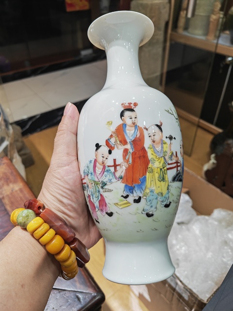 古玩陶瓷粉彩人物故事紋撇口瓶真品鑒賞圖