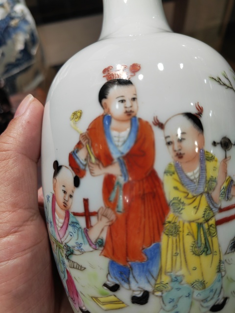 古玩陶瓷粉彩人物故事紋撇口瓶真品鑒賞圖