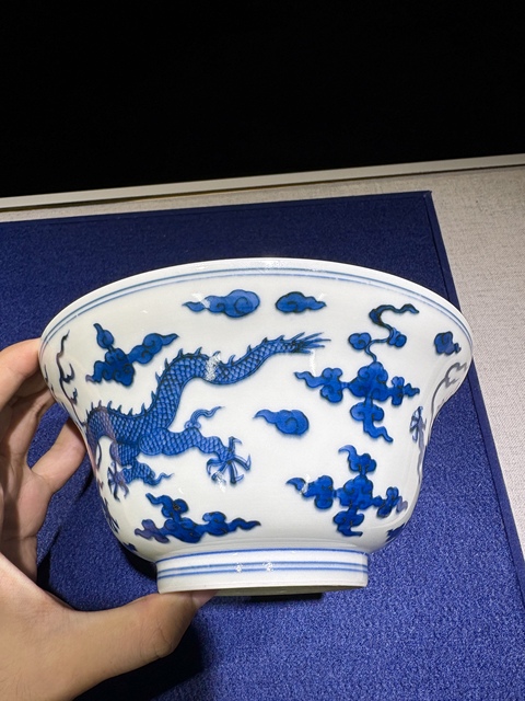 古玩陶瓷青花龍紋折腰碗真品鑒賞圖