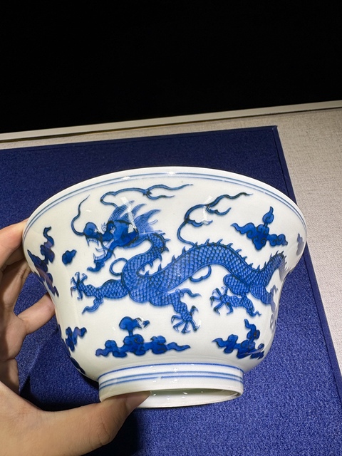 古玩陶瓷青花龍紋折腰碗真品鑒賞圖