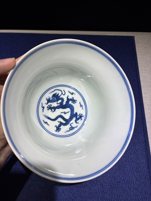 古玩陶瓷青花龍紋折腰碗真品鑒賞圖