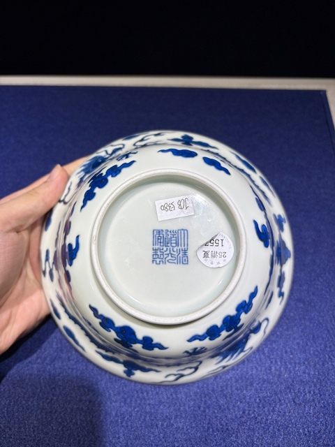 古玩陶瓷青花龍紋折腰碗真品鑒賞圖