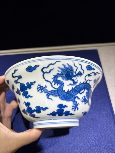 古玩陶瓷青花龍紋折腰碗真品鑒賞圖