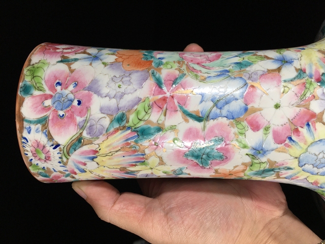 古玩陶瓷粉彩百花不落地天球瓶真品鑒賞圖