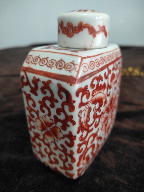 古玩陶瓷礬紅花卉紋茶葉罐真品鑒賞圖