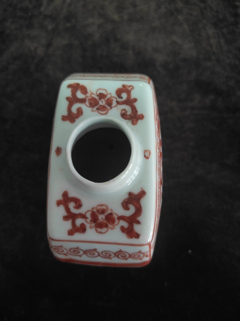 古玩陶瓷礬紅花卉紋茶葉罐真品鑒賞圖