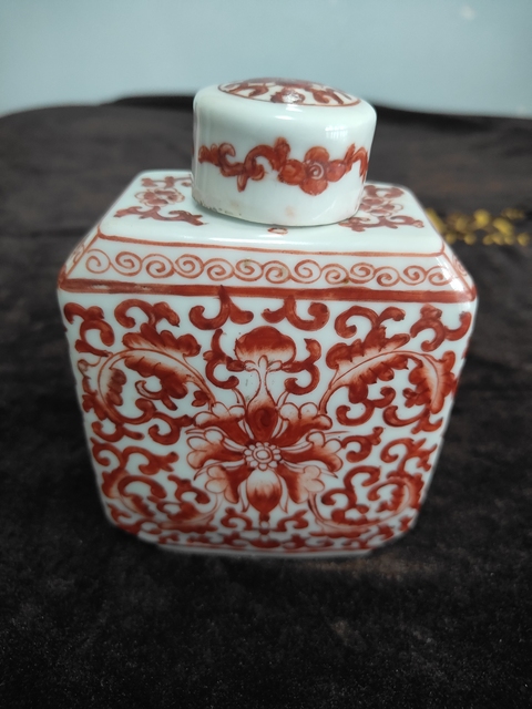 古玩陶瓷礬紅花卉紋茶葉罐真品鑒賞圖