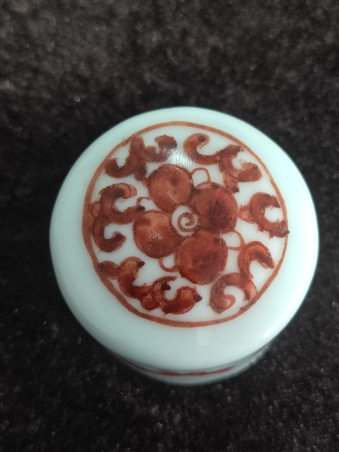 古玩陶瓷礬紅花卉紋茶葉罐真品鑒賞圖