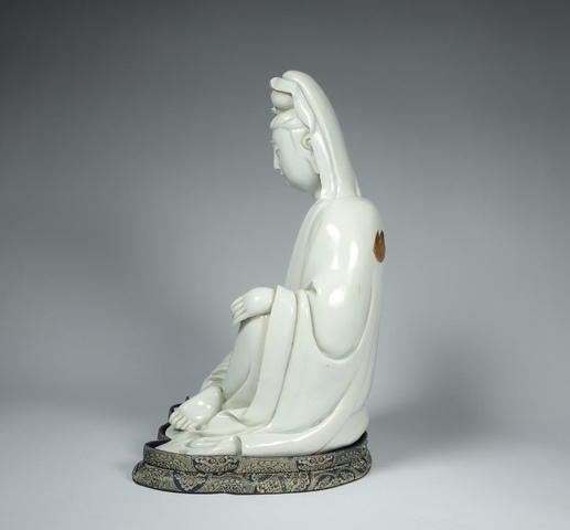 古玩陶瓷清代時期德化窯白釉觀音塑像真品鑒賞圖