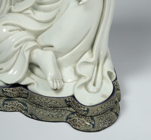 古玩陶瓷清代時期德化窯白釉觀音塑像真品鑒賞圖