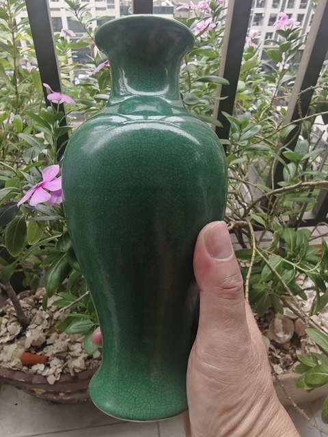 古玩陶瓷晚清綠哥釉觀音瓶真品鑒賞圖