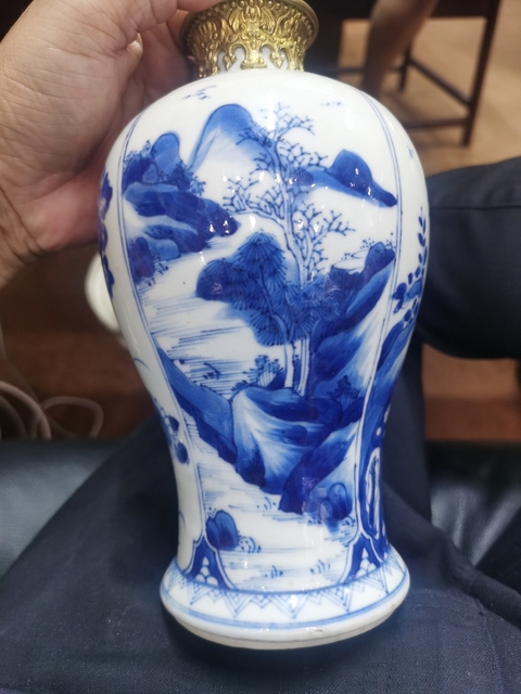 古玩陶瓷青花山水紋梅瓶真品鑒賞圖