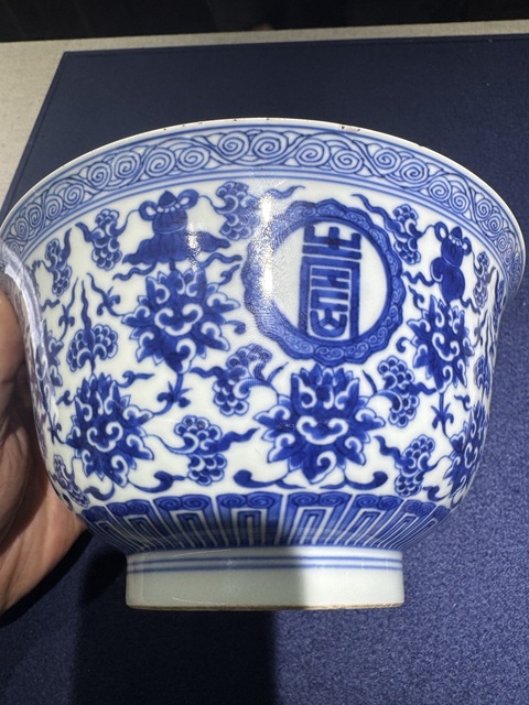 古玩陶瓷青花蓮?fù)邪藢毤y壽字碗真品鑒賞圖