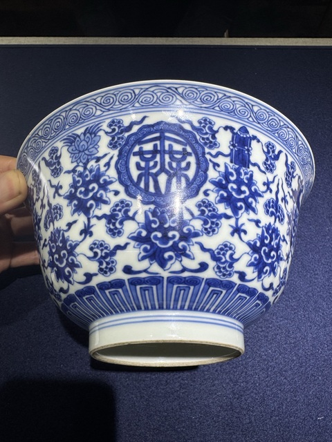 古玩陶瓷青花蓮?fù)邪藢毤y壽字碗真品鑒賞圖