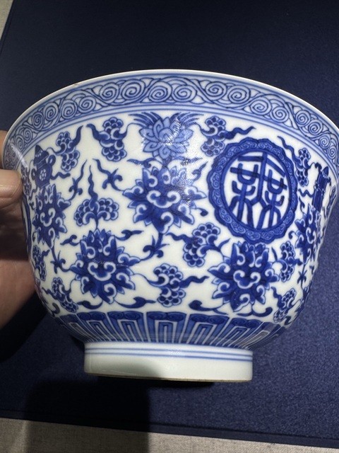 古玩陶瓷青花蓮?fù)邪藢毤y壽字碗真品鑒賞圖