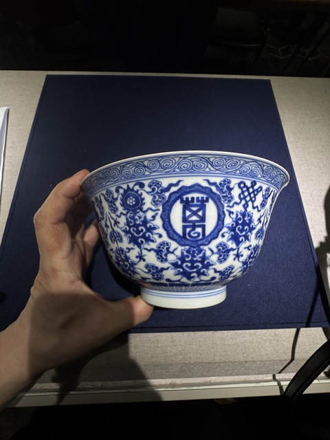 古玩陶瓷青花蓮?fù)邪藢毤y壽字碗真品鑒賞圖