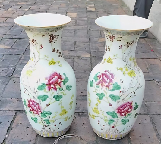 古玩陶瓷花卉紋粉彩瓶真品鑒賞圖