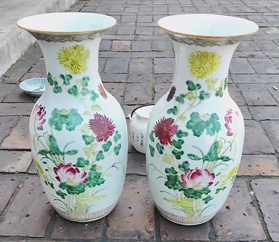 古玩陶瓷花卉紋粉彩瓶真品鑒賞圖