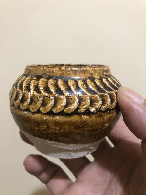 古玩陶瓷褐釉花卉紋罐真品鑒賞圖