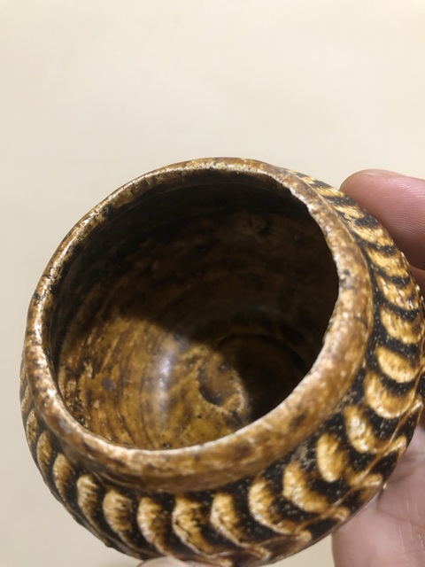 古玩陶瓷褐釉花卉紋罐真品鑒賞圖