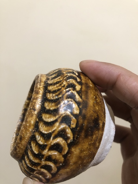 古玩陶瓷褐釉花卉紋罐真品鑒賞圖