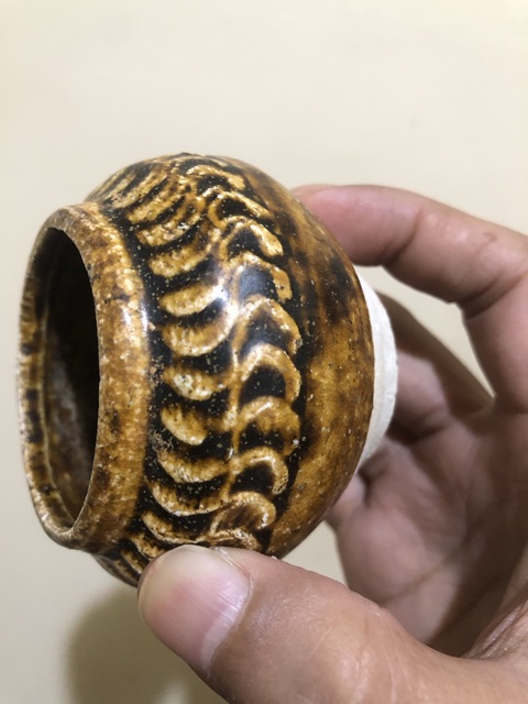 古玩陶瓷褐釉花卉紋罐真品鑒賞圖