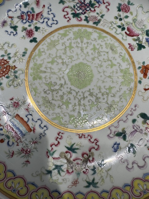 古玩陶瓷粉彩蓮托八寶紋盤真品鑒賞圖