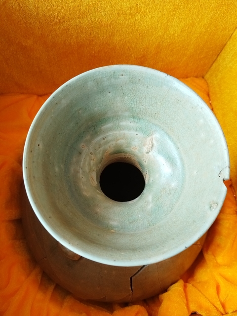 古玩陶瓷青釉六系盤(pán)口瓶真品鑒賞圖