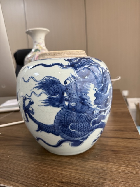 古玩陶瓷清乾隆 青花云龍紋罐真品鑒賞圖