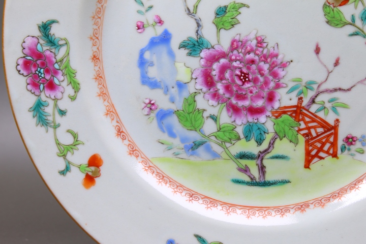 古玩陶瓷清乾隆·粉彩洞石欄桿折枝花卉紋折沿盤拍賣，當前價格1352元