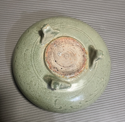 古玩陶瓷明代龍泉窯系青釉劃花香爐真品鑒賞圖