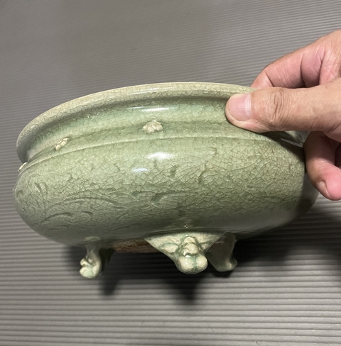 古玩陶瓷明代龍泉窯系青釉劃花香爐真品鑒賞圖