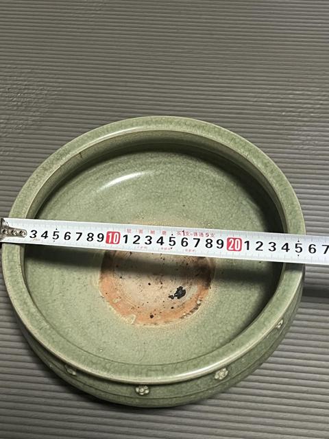 古玩陶瓷明代龍泉窯系青釉劃花香爐真品鑒賞圖