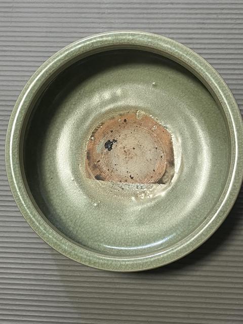 古玩陶瓷明代龍泉窯系青釉劃花香爐真品鑒賞圖