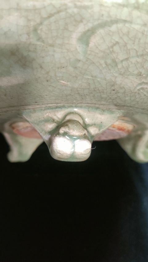 古玩陶瓷明代龍泉窯系青釉劃花香爐真品鑒賞圖