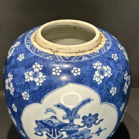 古玩陶瓷青花冰梅開光博古圖罐真品鑒賞圖