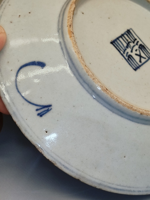 古玩陶瓷淡描青花盤真品鑒賞圖