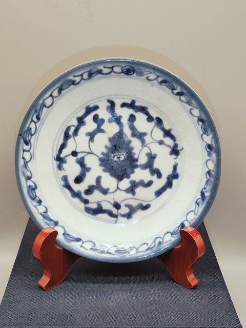 古玩陶瓷清嘉道,青花纏枝花紋盤拍賣,當(dāng)前價格180元