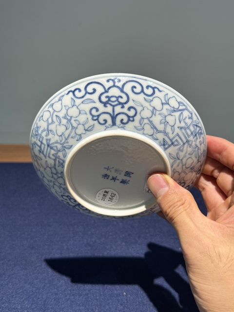 古玩陶瓷同治青花壽桃紋盤真品鑒賞圖