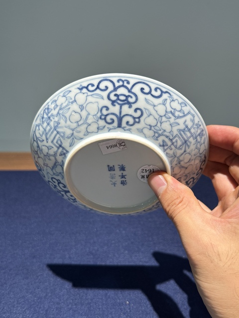 古玩陶瓷同治青花壽桃紋盤真品鑒賞圖