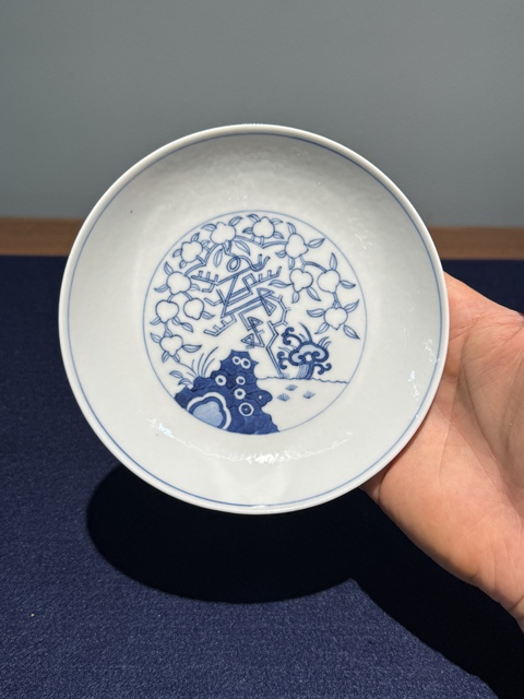 古玩陶瓷同治青花壽桃紋盤真品鑒賞圖
