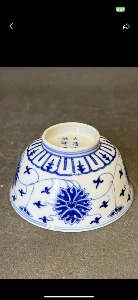 古玩陶瓷花卉紋青花碗真品鑒賞圖