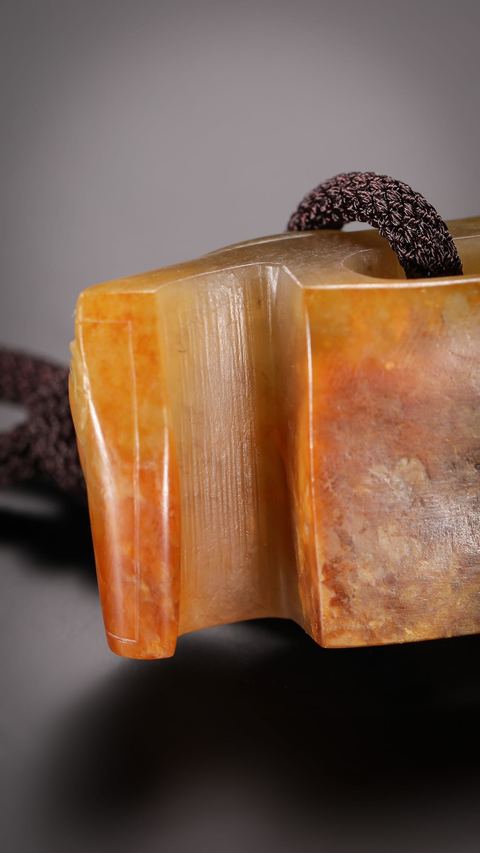 古玩玉器仿古螭龍紋劍璏真品鑒賞圖