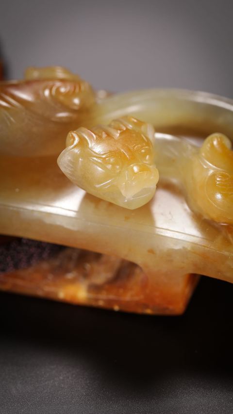 古玩玉器仿古螭龍紋劍璏真品鑒賞圖