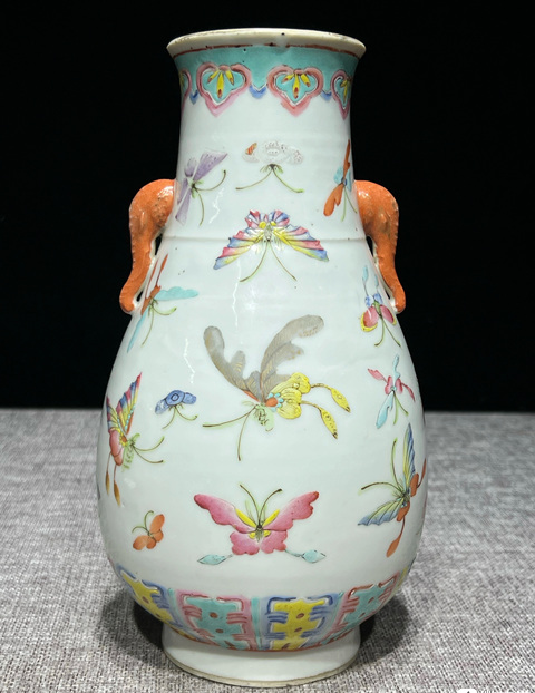 古玩陶瓷清晚期 粉彩百蝶雙耳尊真品鑒賞圖