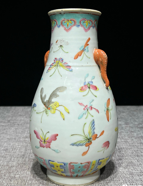 古玩陶瓷清晚期 粉彩百蝶雙耳尊真品鑒賞圖