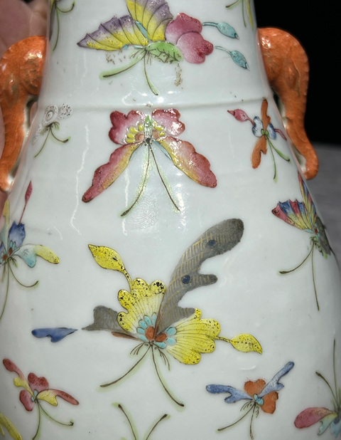 古玩陶瓷清晚期 粉彩百蝶雙耳尊真品鑒賞圖