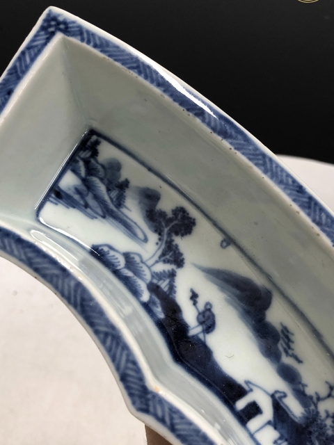 古玩陶瓷乾隆·青花山水人物紋筆洗拍賣，當前價格2369元