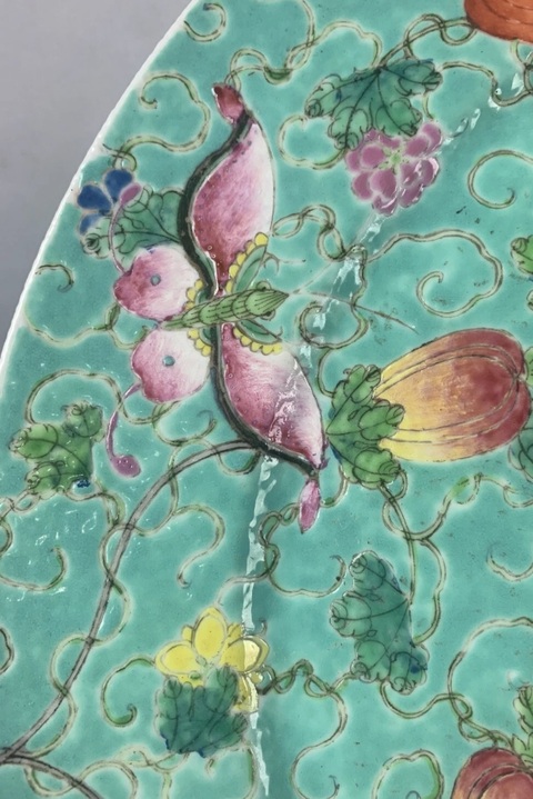 古玩陶瓷瓜蝶連綿粉彩盤真品鑒賞圖